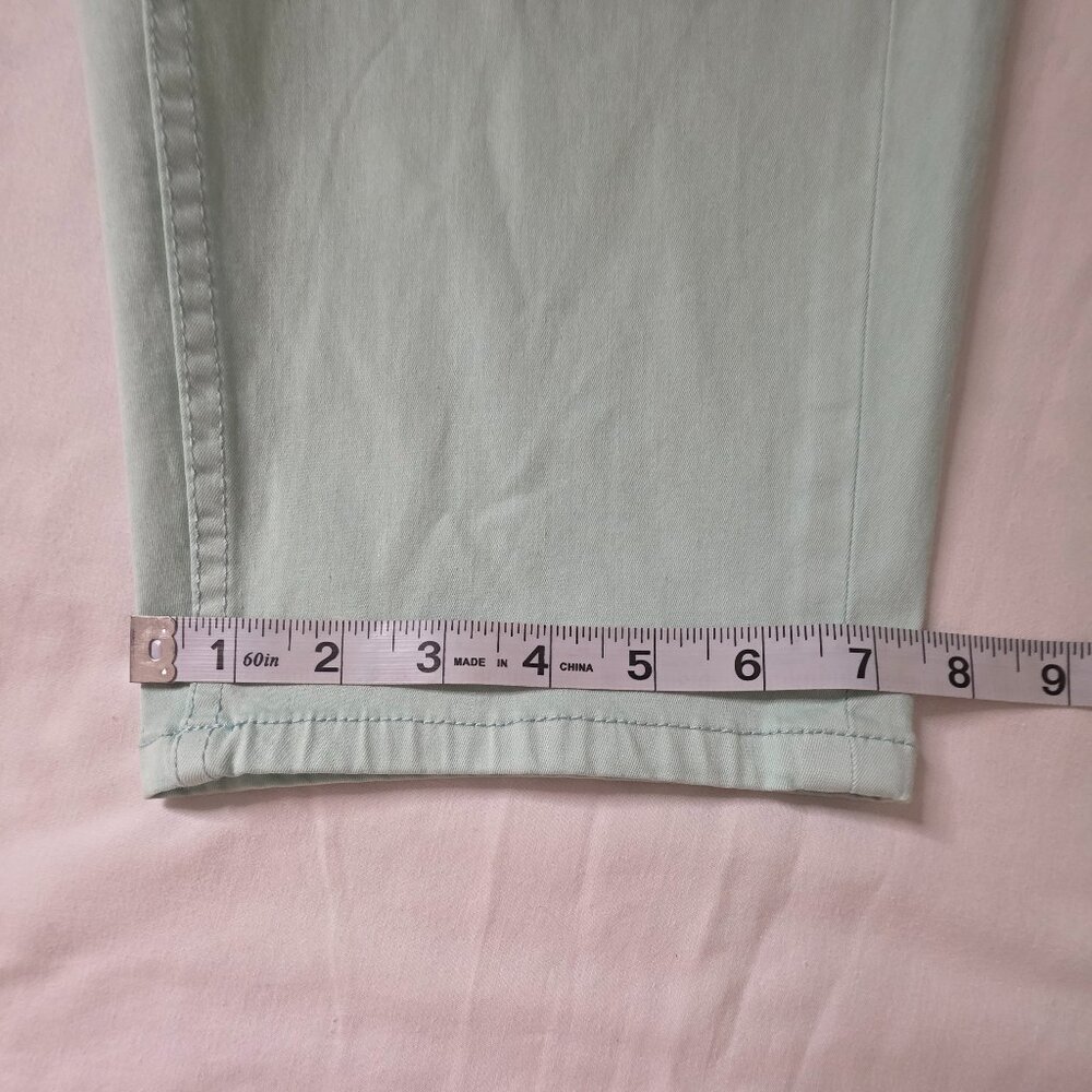 Tommy Bahama Women's Clam Digger Seaform Green Shorts, Size 2 - Picture 8 of 10